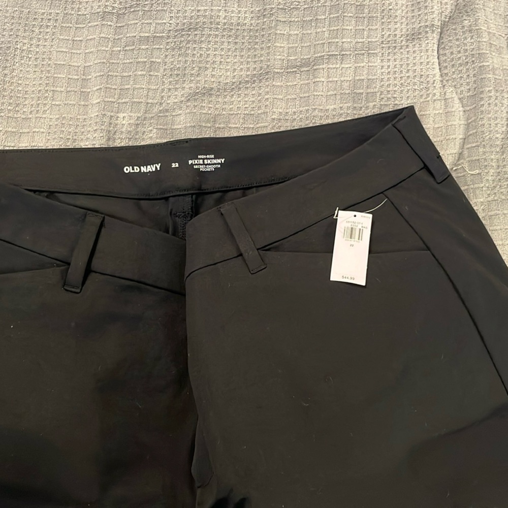Old Navy High-Rise Pixie Skinny Pants in Black